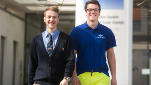 Tobias Drawer (18) und Jonas Grau (17) haben sich bereits für eine Ausbildung bei Saarbahn bzw. Stadtwerke Saarbrücken entschieden. Aktuell sind zum 1. September noch 4 Ausbildungsstellen zu besetzen. Tobias Drawer (18) und Jonas Grau (17) haben sich bereits für eine Ausbildung bei Saarbahn bzw. Stadtwerke Saarbrücken entschieden. Aktuell sind zum 1. September noch 4 Ausbildungsstellen zu besetzen.