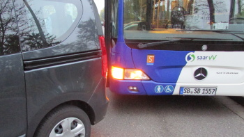 Falschparker blockieren Busverkehr