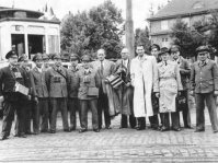 Straßenbahner aus Saarbrücken mit Berufskollegen aus Ludwigshafen, 1952