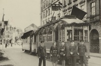 Personal bei der Eröffnung der Linie 11 über die Luisenbrücke, 1946