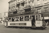 Triebwagen 124 mit "Coca-Cola-Werbung", Dudweilerstraße/Ecke Bahnhofsstraße (Diskontoeck), 1959