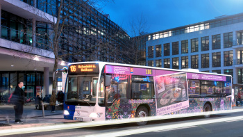 MAN-Bus vor dem Rathaus Saarbrücken, 2015