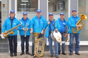 Marching-Band vor dem SSC Marching-Band vor dem SSC