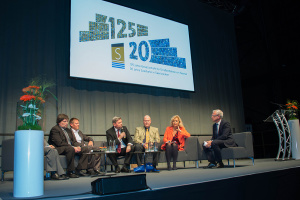 Talkrunde - Moderation Joachim Weyand - mit Dominique Limbach, Daniel Bürtel, Peter Edlinger, Thomas Krämer und Charlotte Britz (von links) Talkrunde - Moderation Joachim Weyand - mit Dominique Limbach, Daniel Bürtel, Peter Edlinger, Thomas Krämer und Charlotte Britz (von links