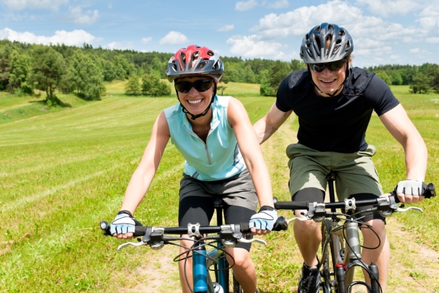 Radfahrer im Grünen