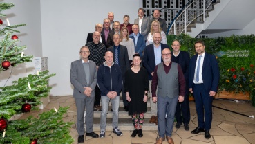 Die Jubilare (25 und 40 Jahre Betriebszugehörigkeit) der Stadtwerke Saarbrücken Netz AG und der Stadtwerke Saarbrücken GmbH wurden von den Konzern-Geschäftsführern Franz-Josef Johann und Karsten Nagel sowie den Stadtwerke Saarbrücken Netz-Vorständen Thomas Gebhart und Frank Ackermann und den Betriebsräten Andreas Lorang und Volker Hanauer geehrt. Image