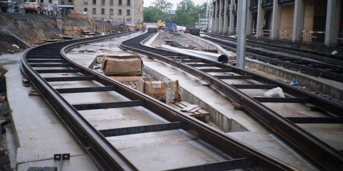 Gleisbauarbeiten am Saarbrücker Hauptbahnhof im Jahr 1997